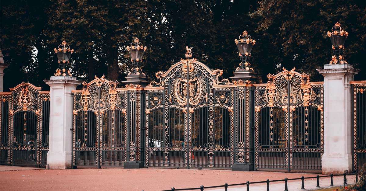 visit Buckingham Palace for things to do in Victoria London
