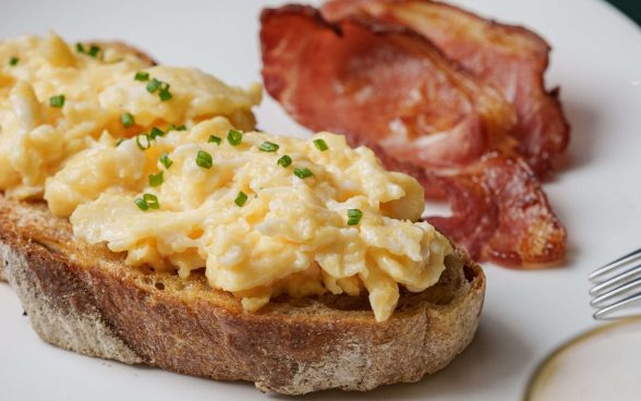 Scrambled eggs & bacon